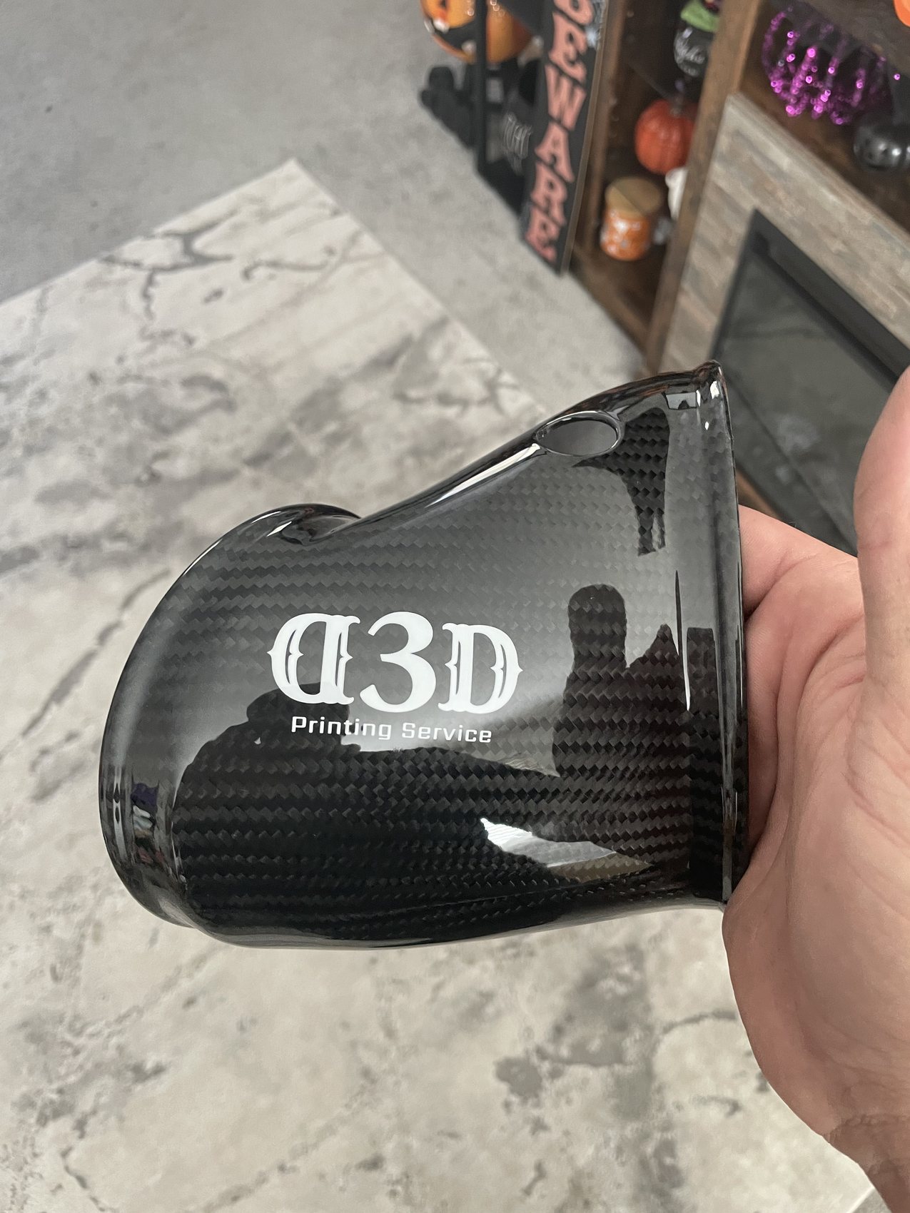 Gloss carbon fiber intake part held by hand